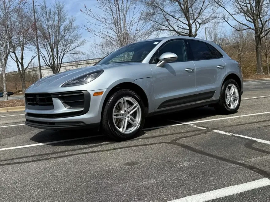2024 Porsche Macan Base photo 1