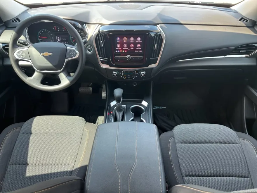 2021 Chevrolet Traverse LS photo 1