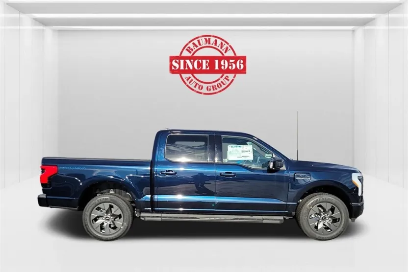 2023 Ford F-150 Lightning Lariat photo 1