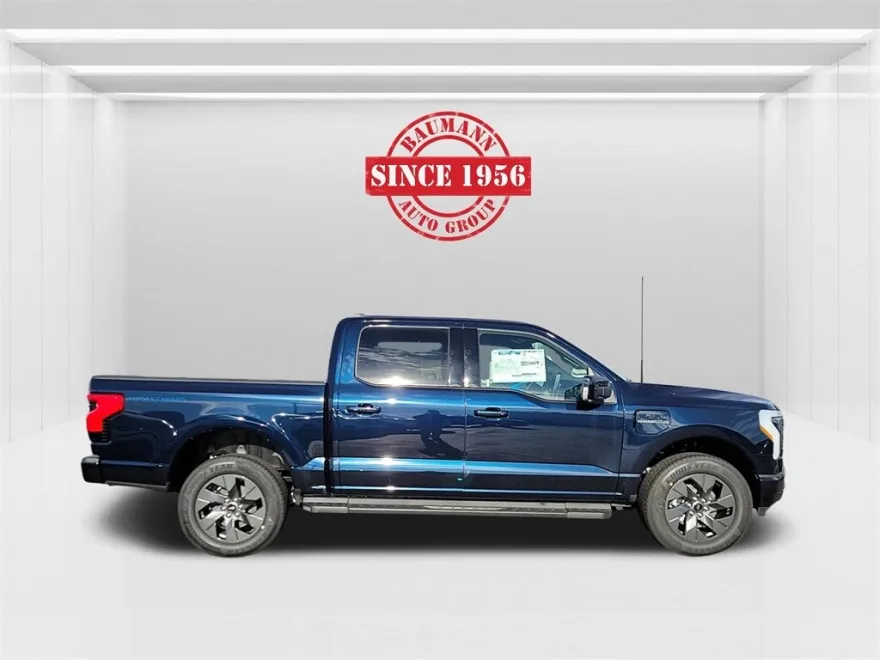 2023 Ford F-150 Lightning Lariat photo 1