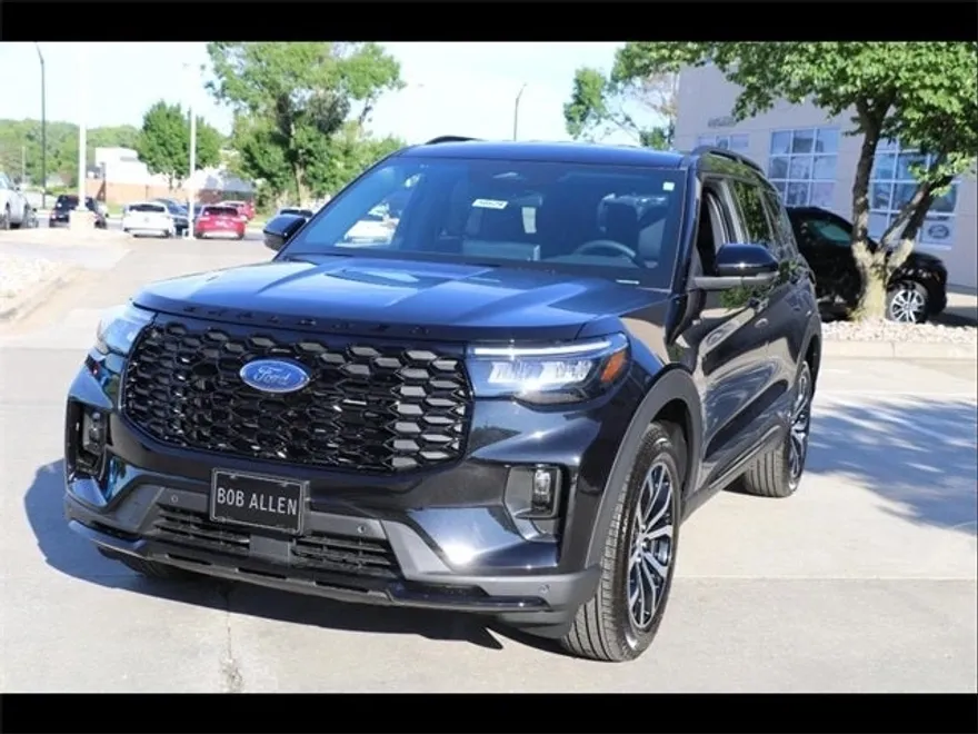 2025 Ford Explorer ST-Line photo 1
