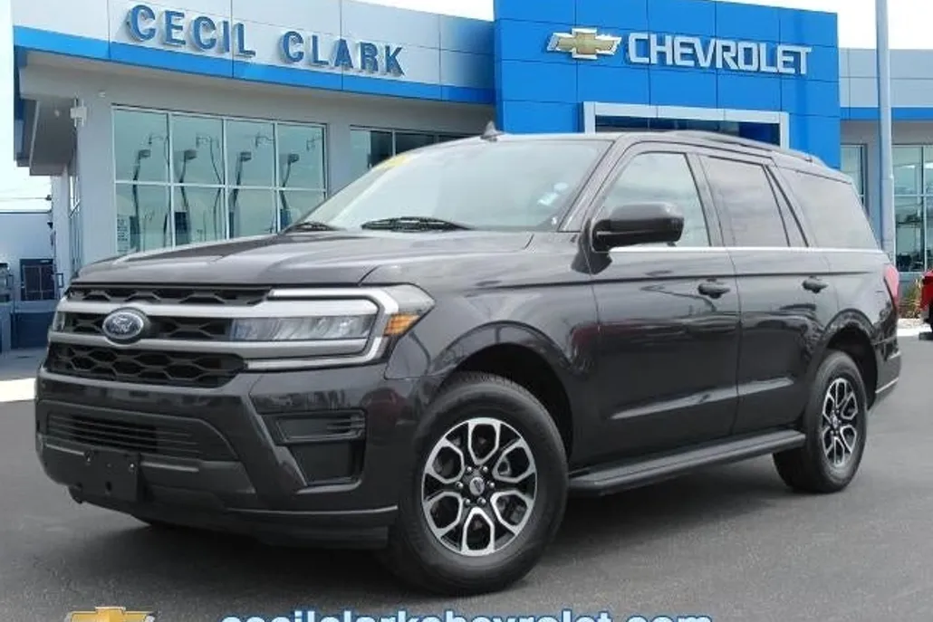 2022 Ford Expedition XLT photo 1