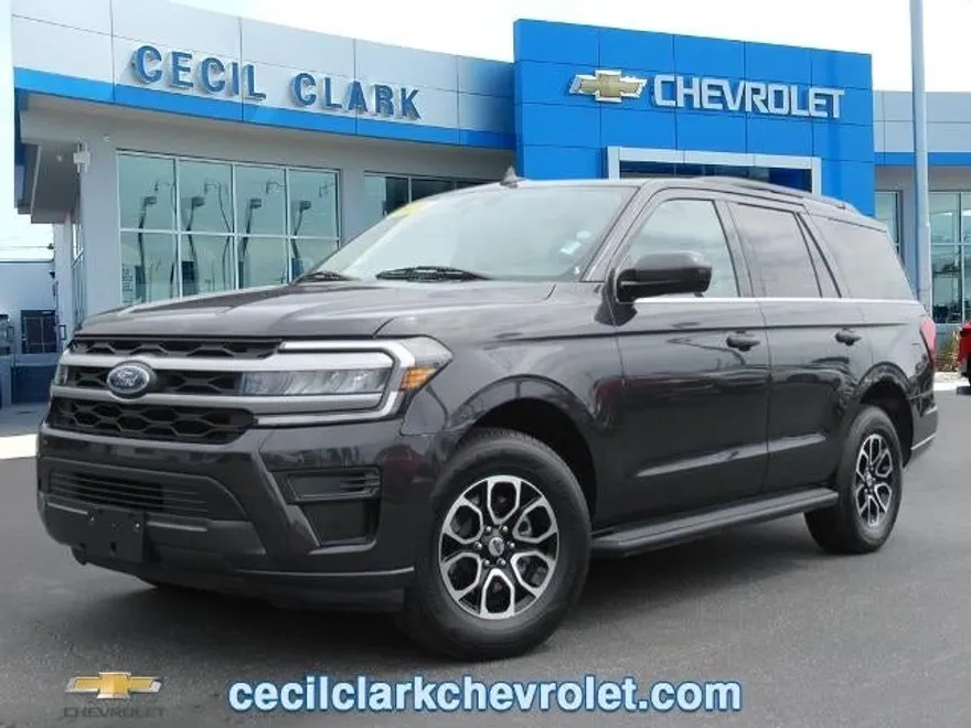 2022 Ford Expedition XLT photo 1