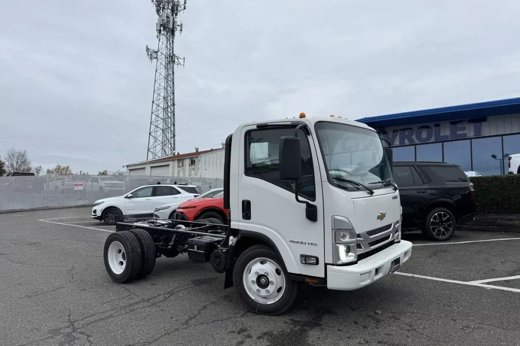 2025 Chevrolet Silverado 4500HD Base photo 1
