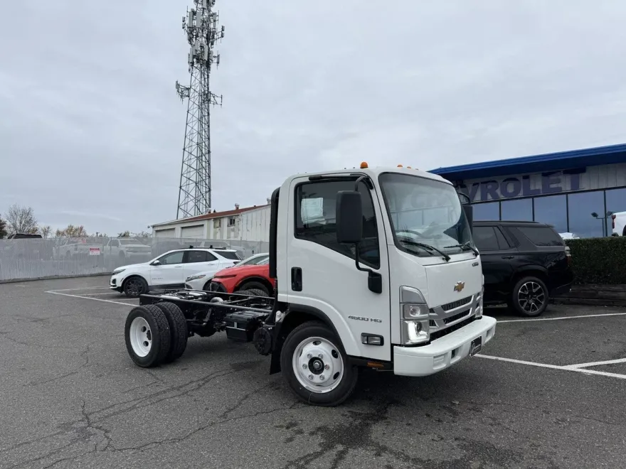 2025 Chevrolet Silverado 4500HD Base photo 1