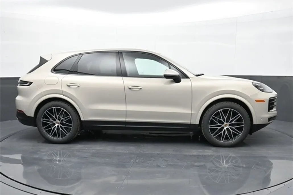 2025 Porsche Cayenne photo 1