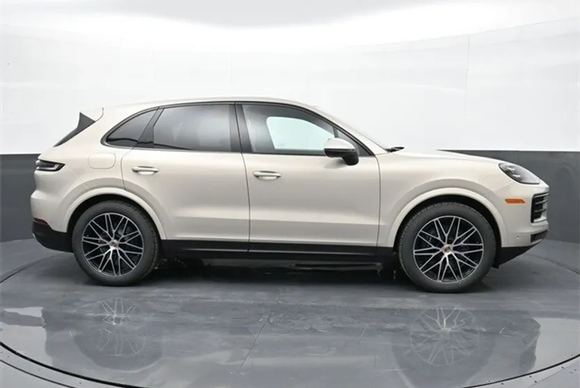 2025 Porsche Cayenne photo 1
