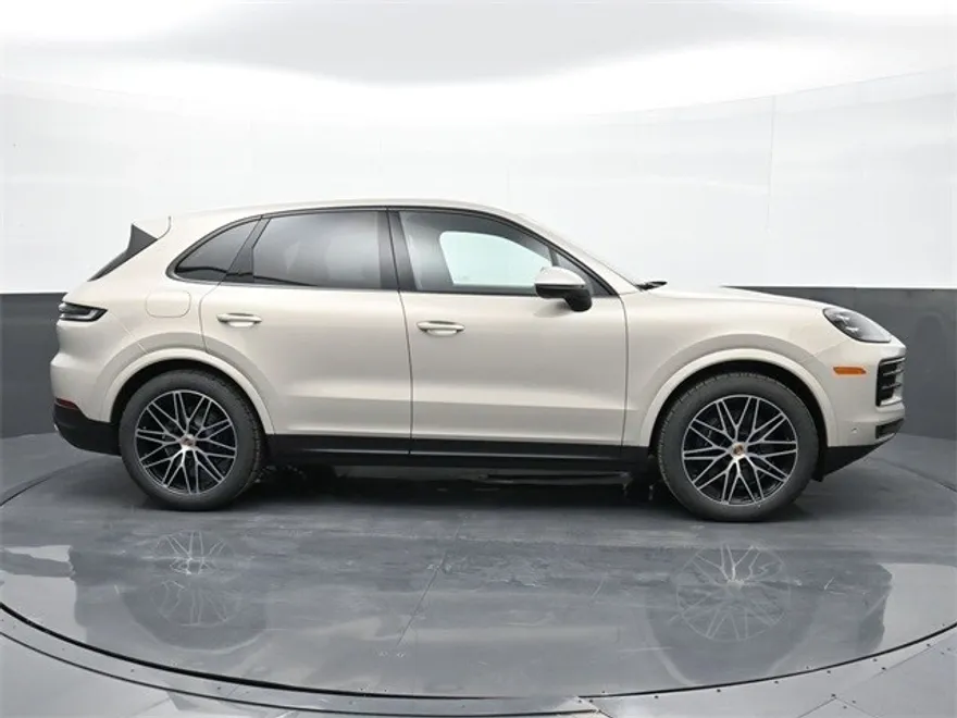 2025 Porsche Cayenne photo 1