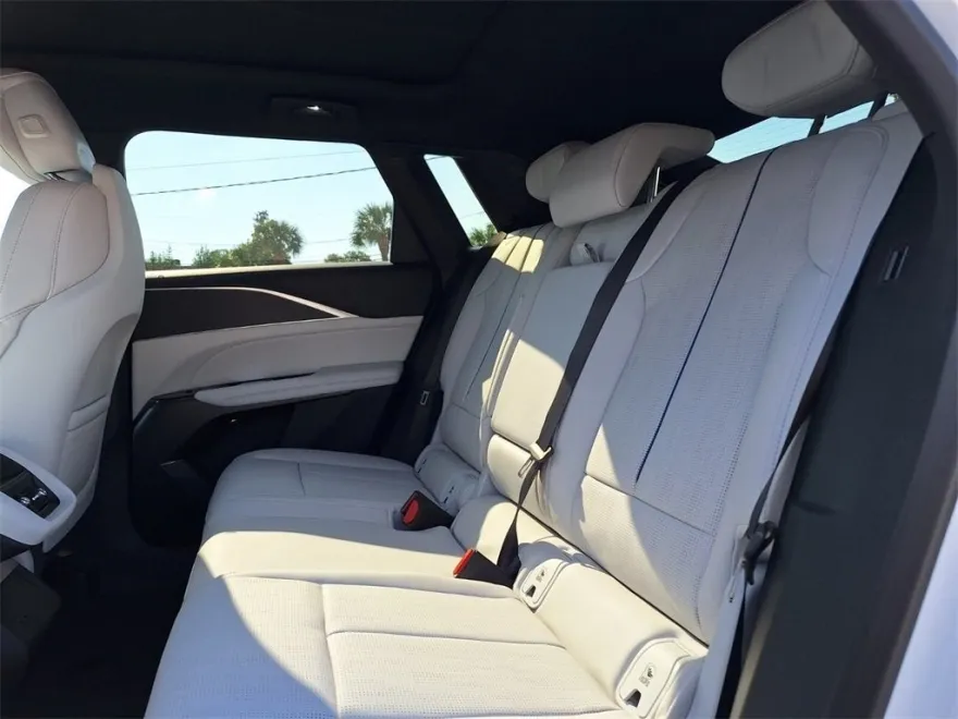 2025 Cadillac Lyriq Luxury photo 20