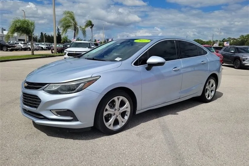 2017 Chevrolet Cruze Premier photo 1