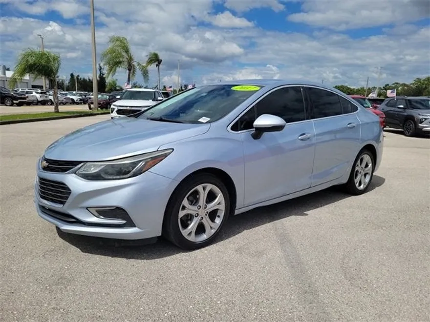 2017 Chevrolet Cruze Premier photo 1