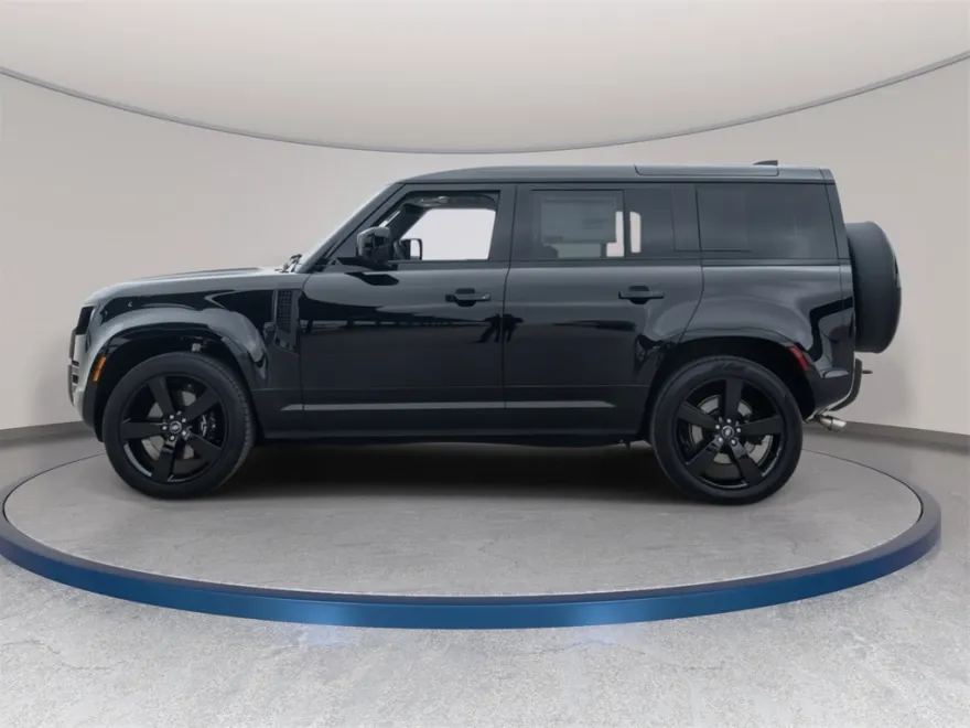 2025 Land Rover Defender 110 V8 photo 1