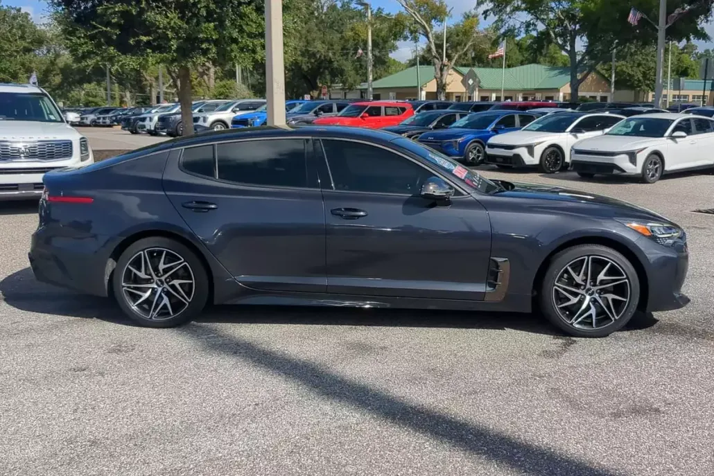 2023 Kia Stinger GT-Line photo 1
