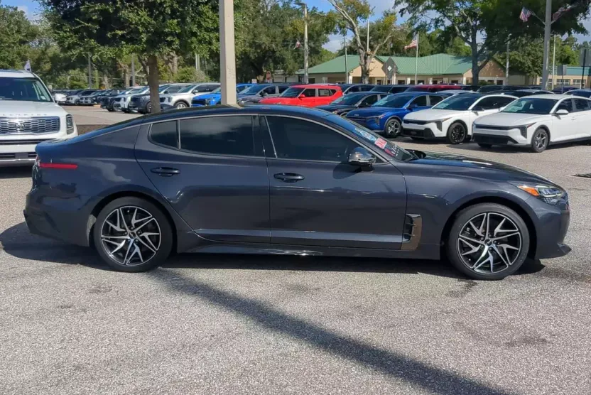 2023 Kia Stinger GT-Line photo 1
