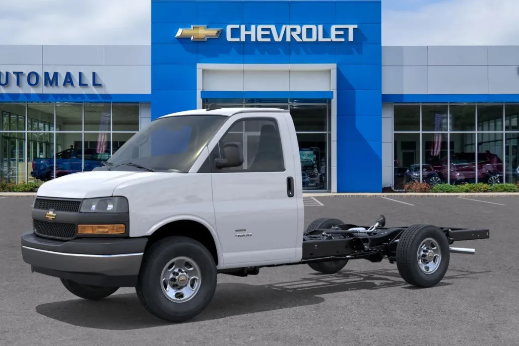 2025 Chevrolet Express 3500 Cutaway Van photo 1