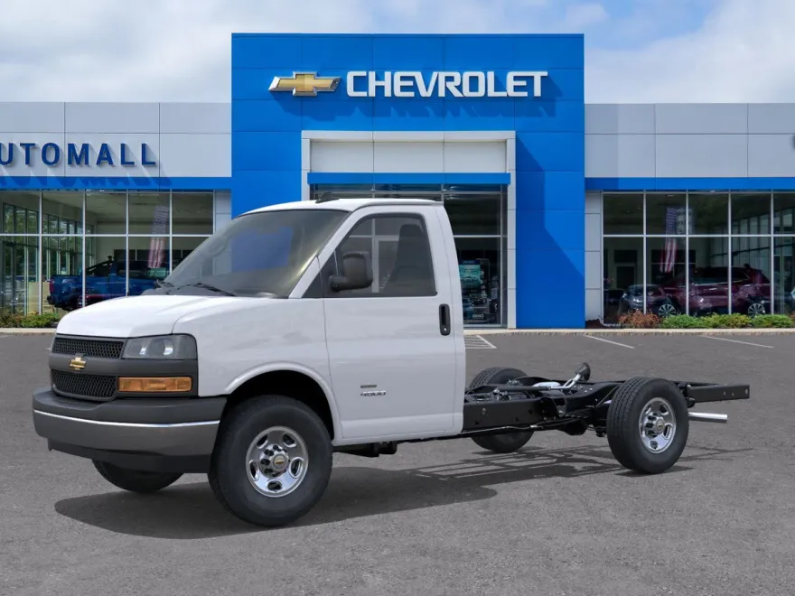 2025 Chevrolet Express 3500 Cutaway Van photo 1