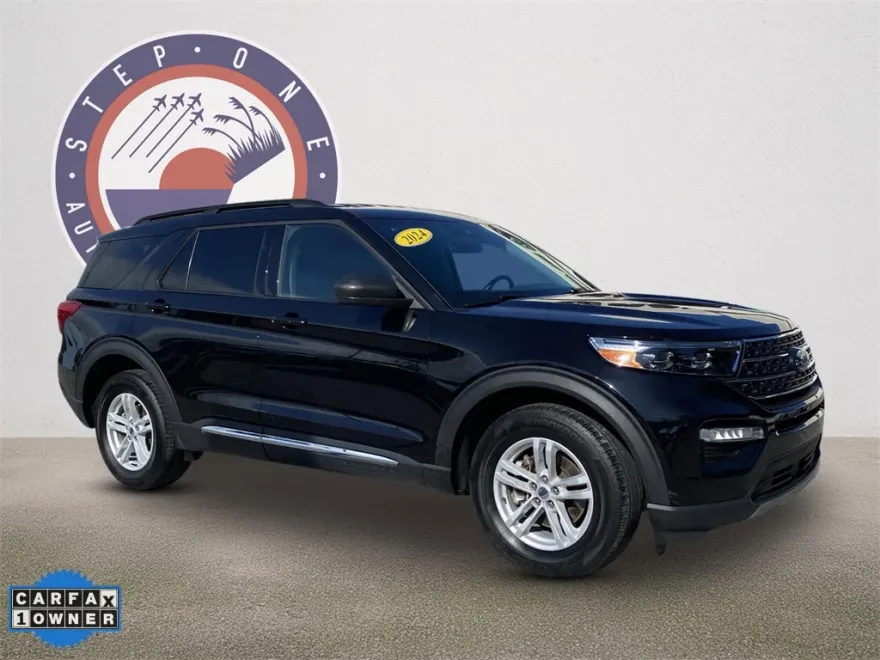 2024 Ford Explorer XLT photo 1