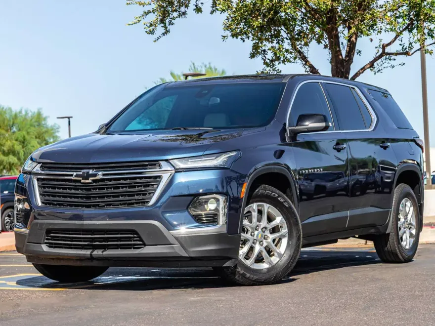 2022 Chevrolet Traverse LS photo 1