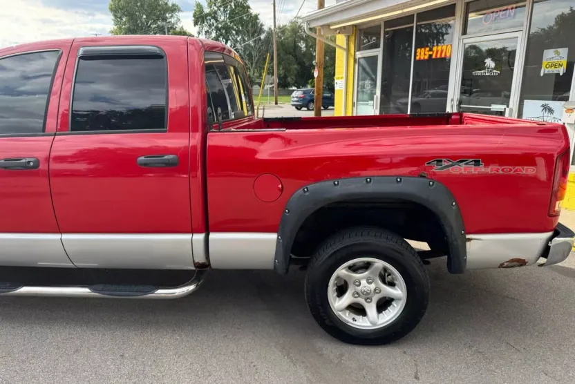 2004 Dodge Ram SLT photo 1