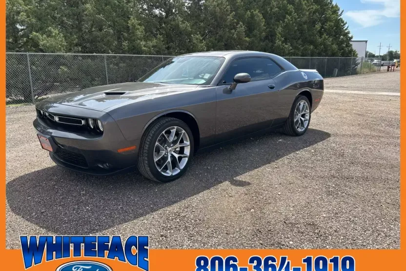 2022 Dodge Challenger SXT photo 1