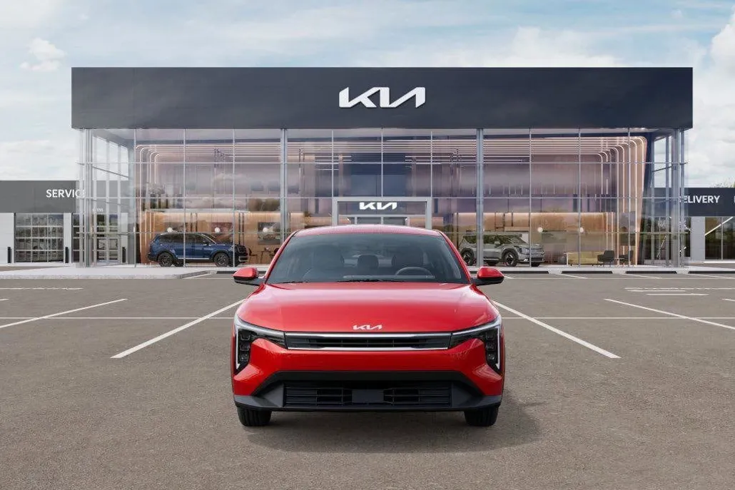 2025 Kia K4 LXS photo 1