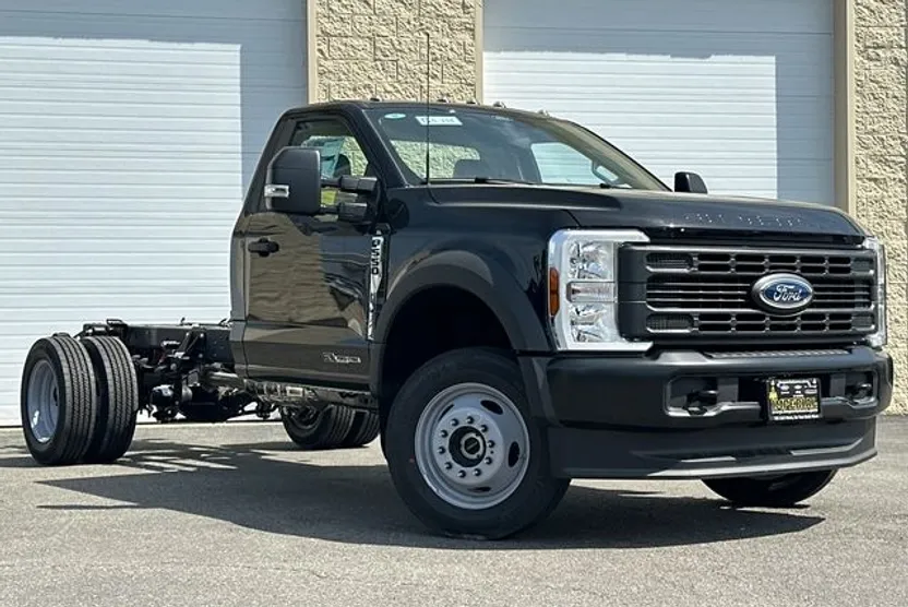 2025 Ford F-550 XL photo 1