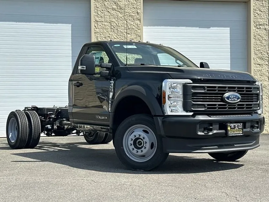 2025 Ford F-550 XL photo 1