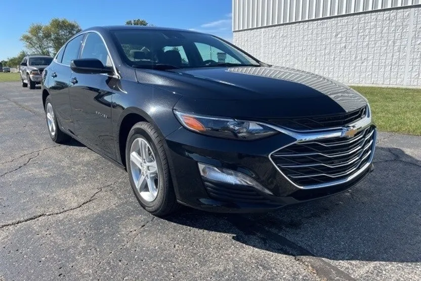 2024 Chevrolet Malibu 1LT photo 1