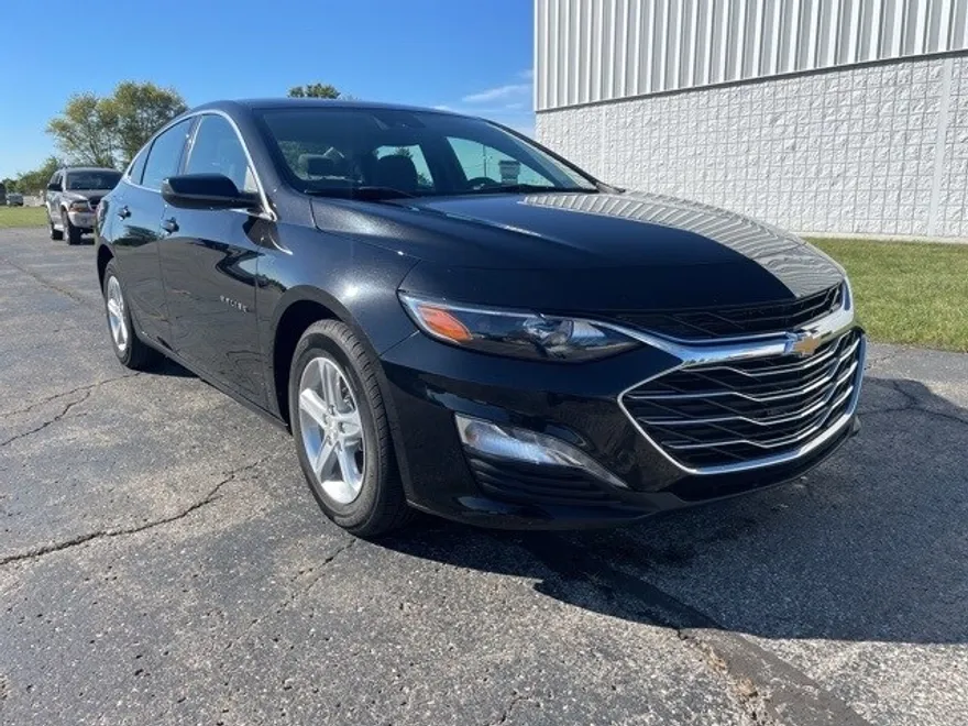 2024 Chevrolet Malibu 1LT photo 1