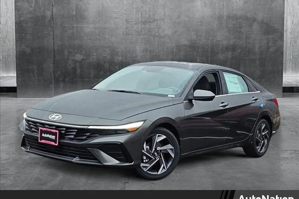 2025 Hyundai Elantra SEL Convenience photo 1