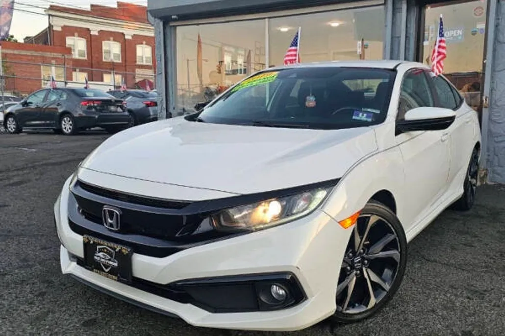 2019 Honda Civic Sport photo 1