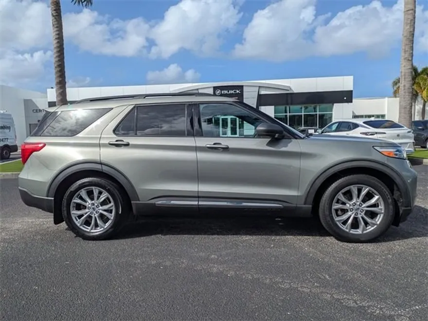 2020 Ford Explorer XLT photo 1