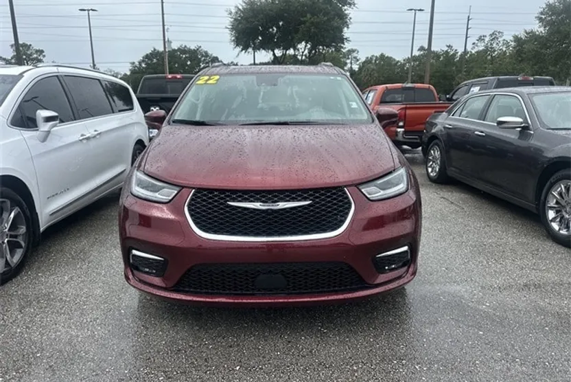 2022 Chrysler Pacifica Touring L photo 1