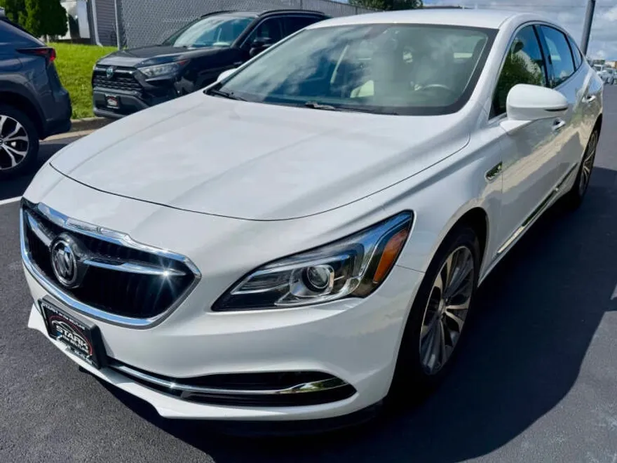 2019 Buick LaCrosse Preferred photo 1