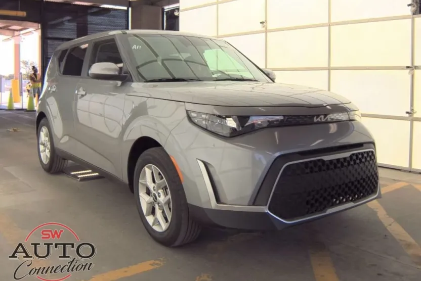 2025 Kia Soul LX photo 1