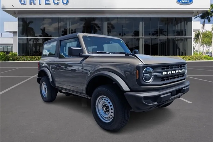 2025 Ford Bronco Base photo 1