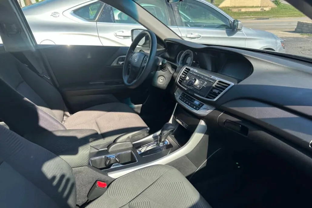 2015 Honda Accord LX photo 1