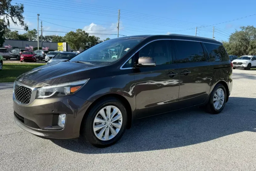 2018 Kia Sedona SX photo 1