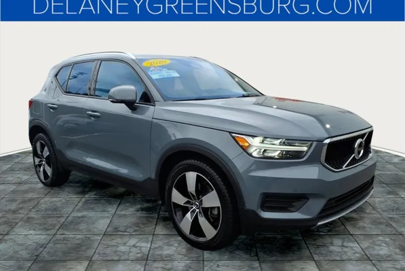 2020 Volvo XC40 T5 Momentum photo 1