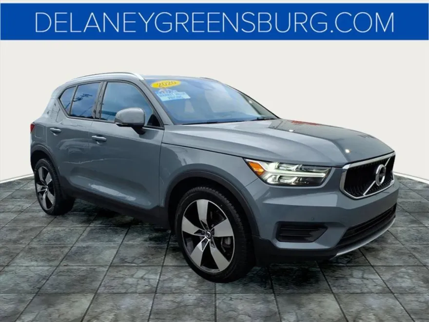 2020 Volvo XC40 T5 Momentum photo 1
