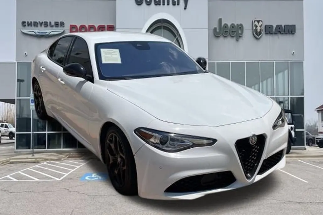 2021 Alfa Romeo Giulia Base photo 1