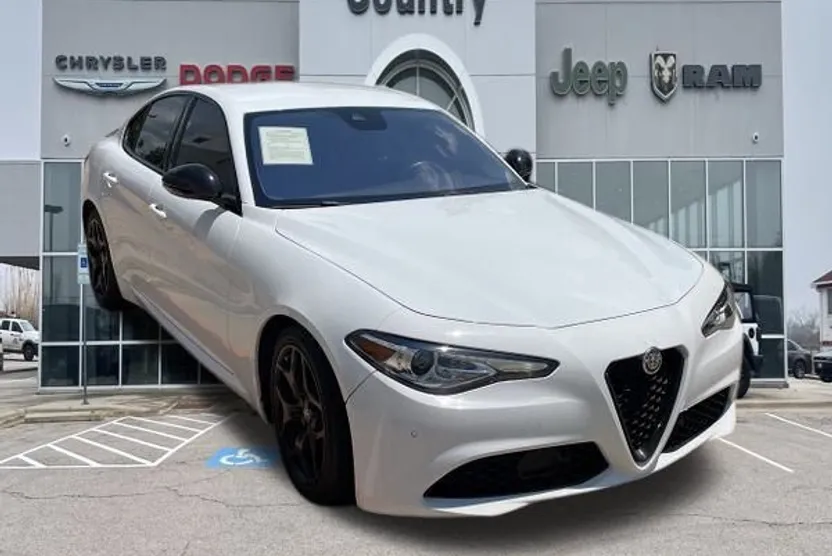 2021 Alfa Romeo Giulia Base photo 1