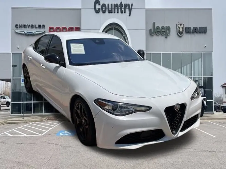 2021 Alfa Romeo Giulia Base photo 1