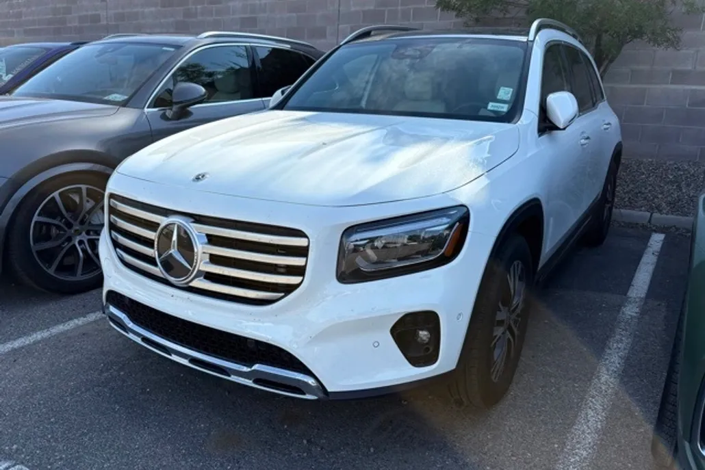 2024 Mercedes Benz GLB 250 photo 1
