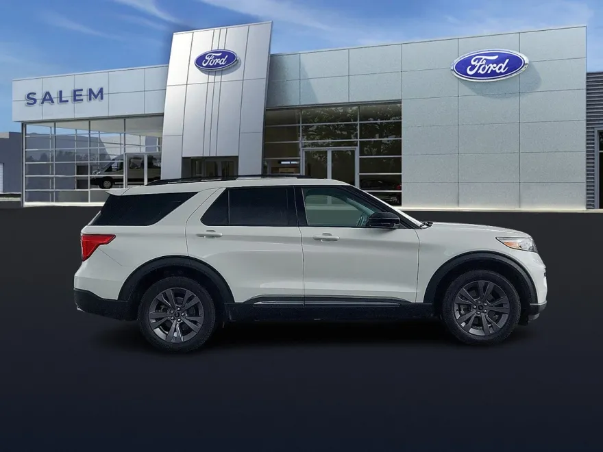 2023 Ford Explorer XLT Sport photo 1