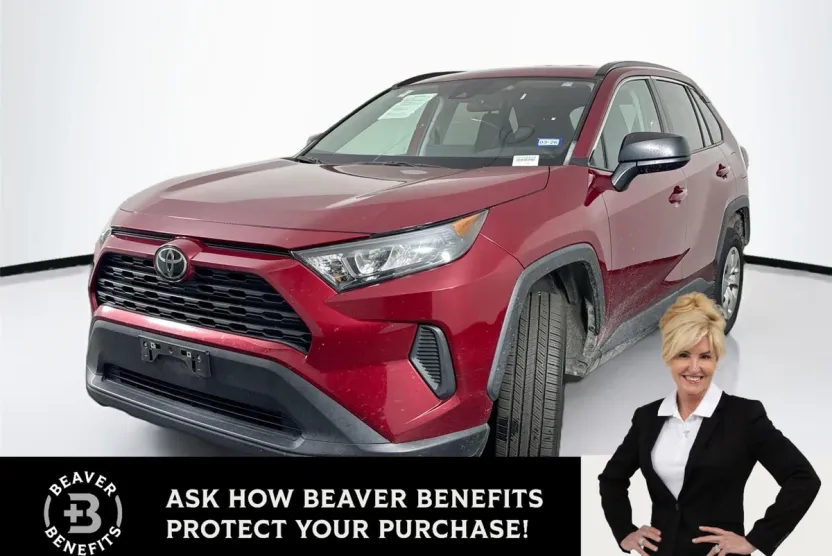 2021 Toyota RAV4 LE photo 1
