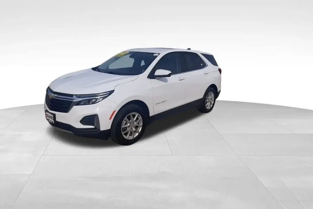 2024 Chevrolet Equinox LT photo 1