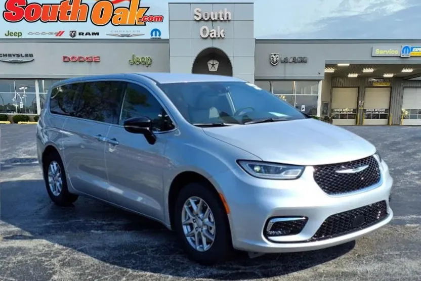 2026 Chrysler Pacifica photo 1