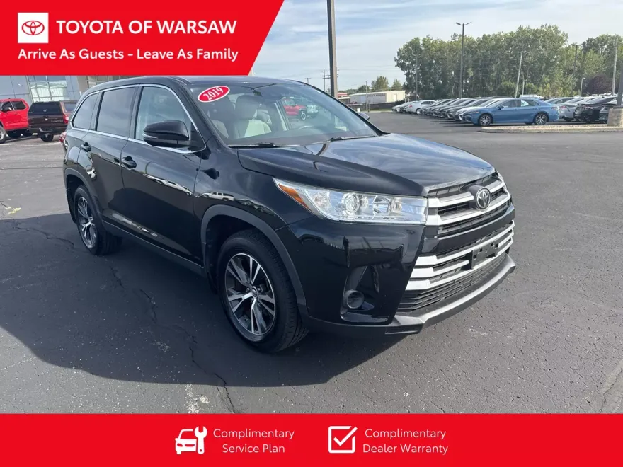 2019 Toyota Highlander LE photo 1