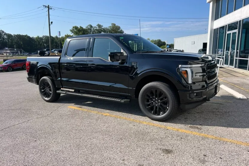 2025 Ford F-150 Lariat photo 1